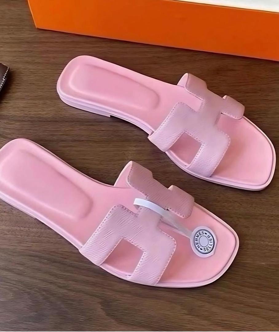 Baby pink Hermes slides(close size)
