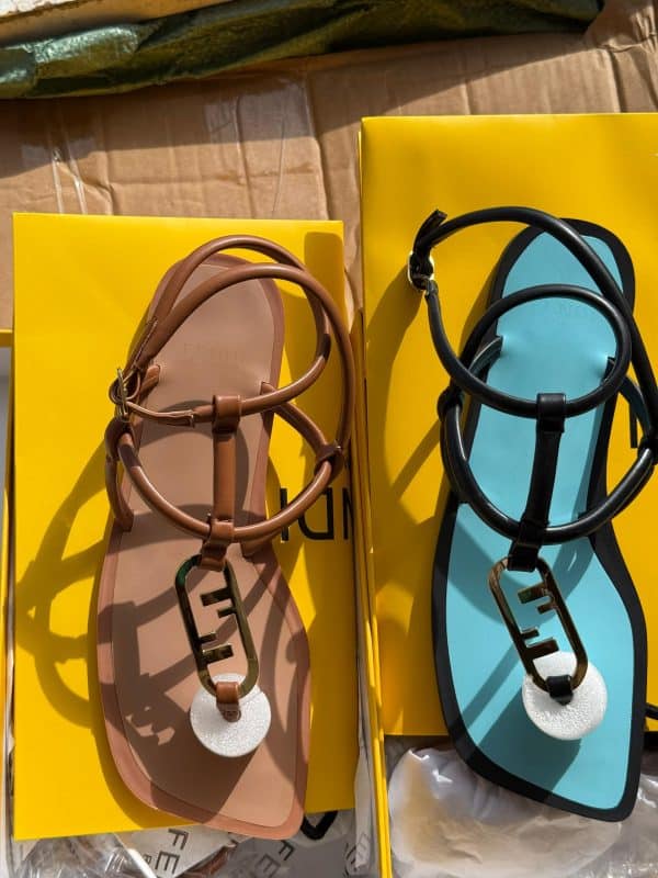 Cari Fendi Flat Sandals
